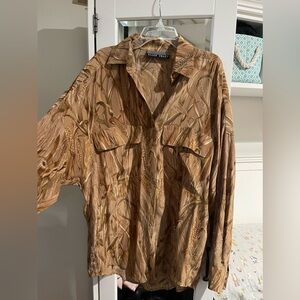 100% silk Ellen Tracy button up blouse in beautiful brown/tan print size 6
